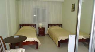 Гостиница Guest House Tamara Феодосия Большой двухместный номер с 2 отдельными кроватями-1